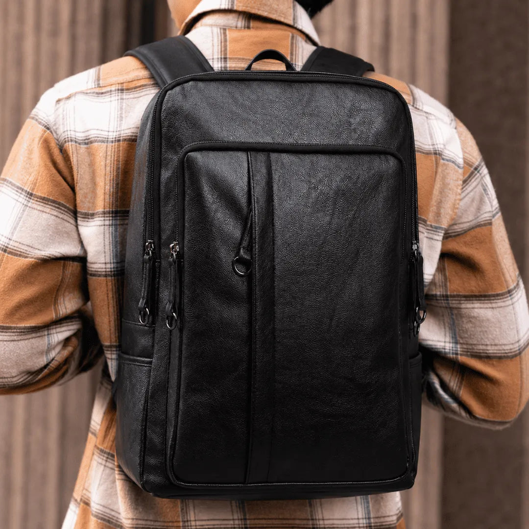 Mochila de Couro Modelo Mônaco Preta