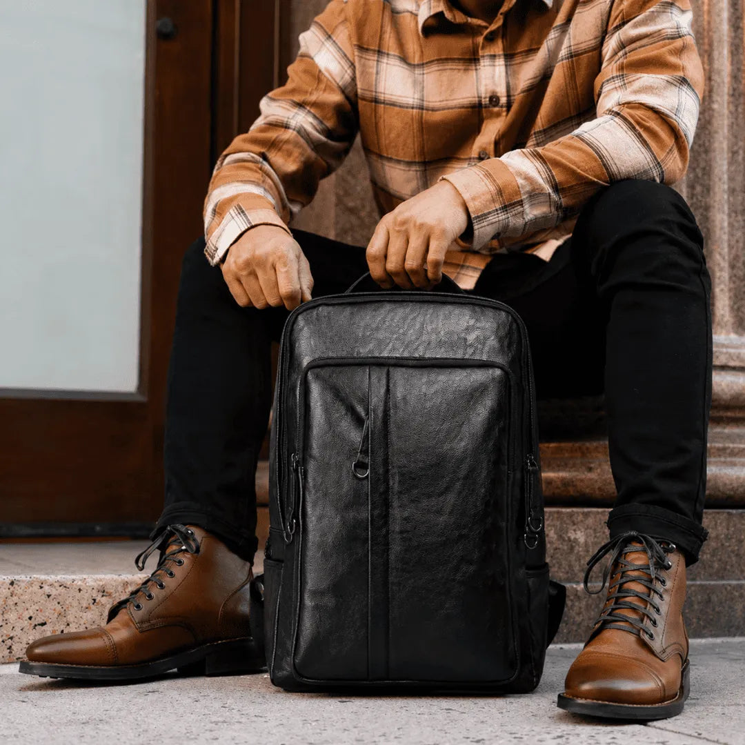 Mochila de Couro Modelo Mônaco Preta